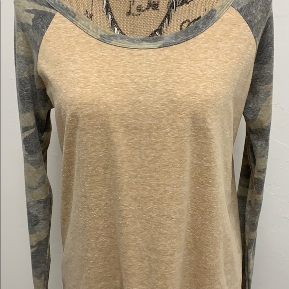 Camo Printed Mustard Top - Picture 6 of 7